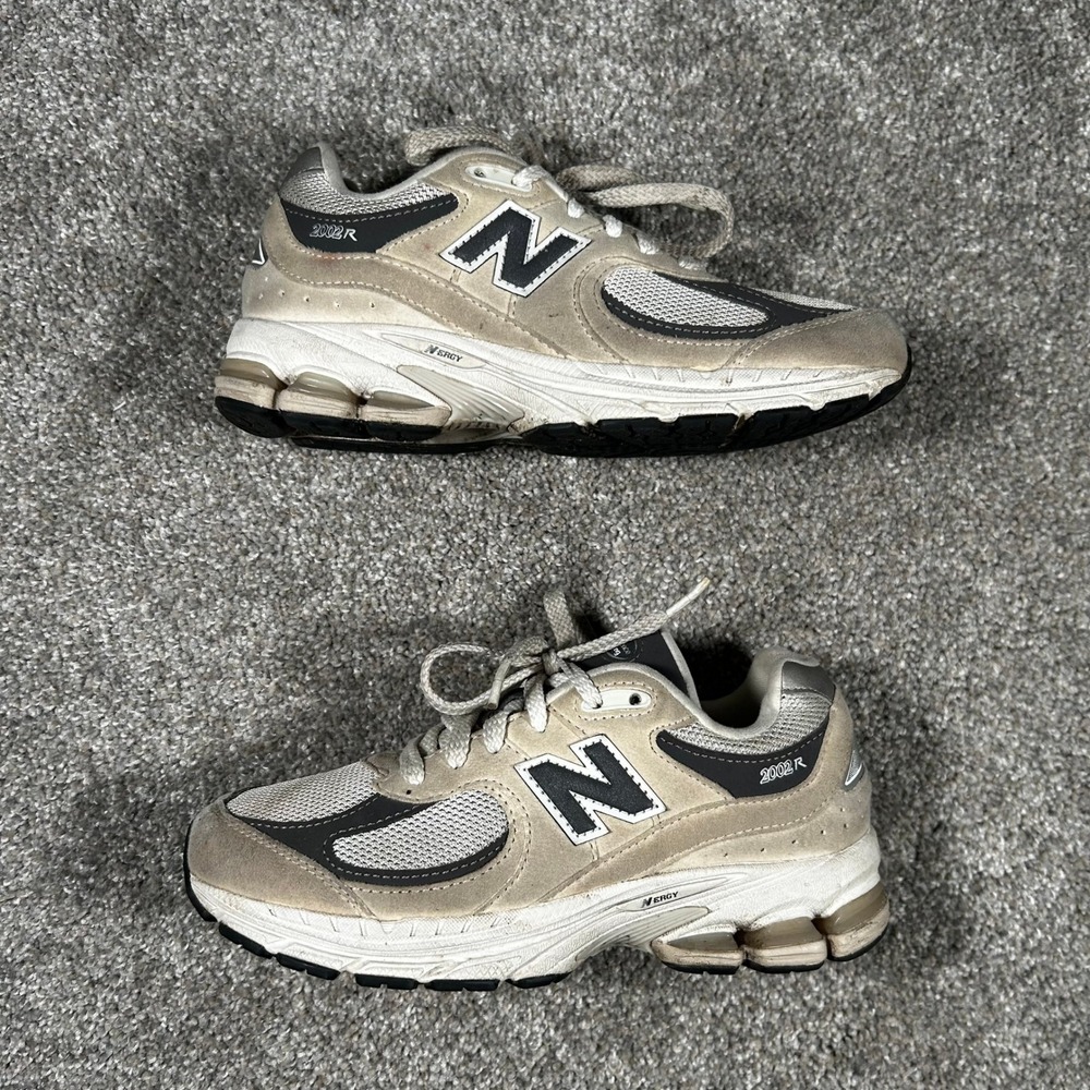 New Balance 2002R Tan Grey Suede Mesh Lifestyle Sneakers GC2002FA Boys US 4